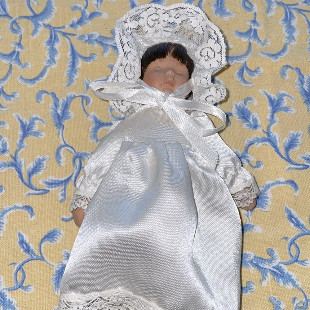 Avon 2000 Special Memories Mother and Child Porcelain Doll Preloved